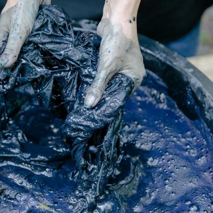 Fabric being dyed in a processing bath